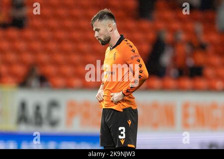 29.. Oktober 2022; Tannadice Park, Dundee, Schottland: Schottischer Premier League-Fußball, Dundee United gegen Motherwell; Scott McMann von Dundee United ist am Ende des Spiels bestürzt Credit: Action Plus Sports Images/Alamy Live News Stockfoto