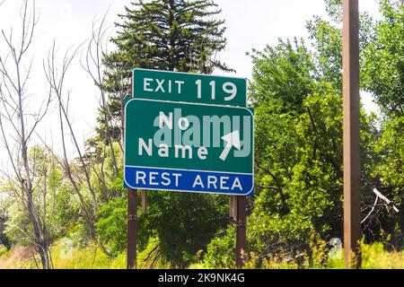 No Name Stadt Dorf Stadt Gemeinde in Garfield County in der Nähe von Glenwood Springs, Colorado mit Straßenausstiegsschild auf der Interstate Highway Road 70 Rastplatz Stockfoto