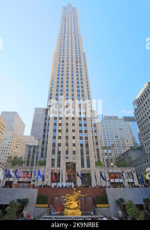 Das Rockefeller Center ist ein Komplex aus 19 Geschäftsgebäuden, erbaut von der Rockefeller-Familie und befindet sich in Midtown Manhattan Stockfoto