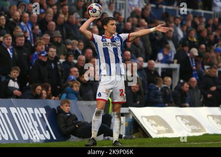 Alex Lacey von Hartlepool United spielt am Samstag, den 29.. Oktober 2022, im Sky Bet League 2-Spiel zwischen Hartlepool United und Grimsby Town im Victoria Park, Hartlepool. (Kredit: Michael Driver | MI Nachrichten) Kredit: MI Nachrichten & Sport /Alamy Live Nachrichten Stockfoto