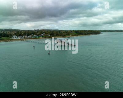 Bembridge Lifeboat Station ist eine RNLI-Station im Dorf Bembridge auf der Isle of Wight im Vereinigten Königreich. Luftaufnahmen Stockfoto