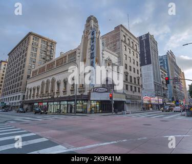 Los Angeles, CA, USA – 21. Februar 2015: Außenansicht des Tower Theatre an der Kreuzung von Broadway und 8. Street in der Innenstadt VON LA, Los Angeles, CA Stockfoto