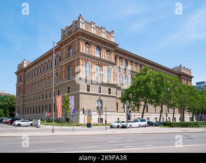 Wien, Österreich - Juni 2022: Blick mit der Akademie der bildenden Künste Wien Stockfoto