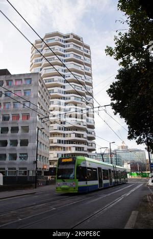 Croyden One Gebäude mit Straßenbahn Croyden London Stockfoto