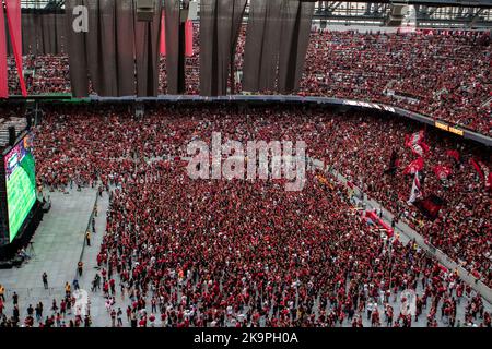 Curitiba, Brasilien. 29. Oktober 2022. PR - Curitiba - 10/29/2022 - ATHLETICO-PR, FINALE LIBERTADORES TORCIDA - Athletico-PR-Fans im Stadion Arena da Baixada in der Stadt Curitiba folgen dem Copa Libertadores-Finale zwischen Flamengo x Atlhetico-PR, das am Samstag (29) in Quito, Ecuador, gespielt wurde. Foto: Robson Mafra/AGIF/Sipa USA Quelle: SIPA USA/Alamy Live News Stockfoto