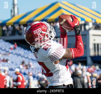 Annapolis, Maryland, USA. 29. Oktober 2022. Temple Defensive Back DOMINICK HILL (21) erwärmt sich vor dem Navy gegen Temple Fußballspiel im Navy-Marine Corps Memorial Stadium in Annapolis, Maryland am 29. Oktober 2022. (Bild: © Kai Dambach/ZUMA Press Wire) Bild: ZUMA Press, Inc./Alamy Live News Stockfoto