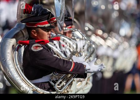 University Park, Pennsylvania, USA. 29. Oktober 2022. Die Ohio State Buckeyes Marching Band nimmt das Feld vor dem Spiel zwischen den Ohio State Buckeyes und Penn State Nittany Lions im Beaver Stadium, University Park, Pennsylvania, ein. (Bild: © Scott Stuart/ZUMA Press Wire) Stockfoto