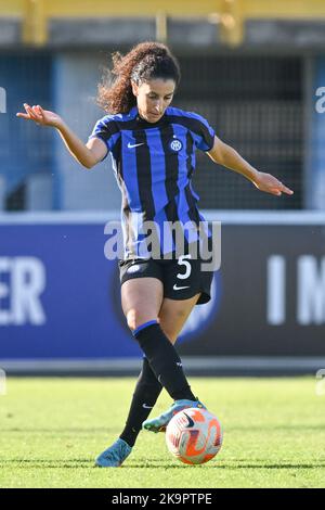 Sesto San Giovanni, Italien. 29. Oktober 2022. Mailand, Italien, 29.10.22 Ghoutia Karchouni (5 Inter) während des Serie A Frauenspiels zwischen dem FC Internazionale und AS Roma im Breda Stadium in Sesto San Giovanni Mailand, Italien Fußball (Cristiano Mazzi/SPP) Credit: SPP Sport Press Photo. /Alamy Live News Stockfoto