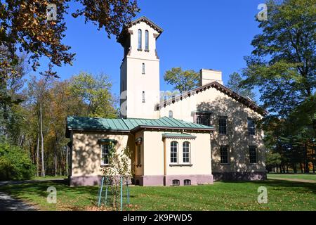 KINDERHOOK, NEW YORK - 19 Okt 2022: Seitenansicht des Lindenwald Estate eine nationale historische Stätte und die Heimat des 8.. Präsidenten der Vereinigten Staaten Mar Stockfoto