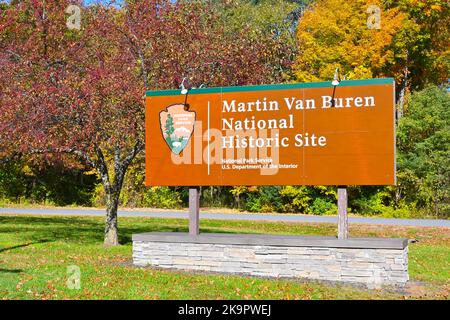 KINDERHOOK, NEW YORK - 19. Okt 2022: Schild am Lindenwald Estate, einer nationalen historischen Stätte und Heimat des 8.. Präsidenten der Vereinigten Staaten, Martin Stockfoto