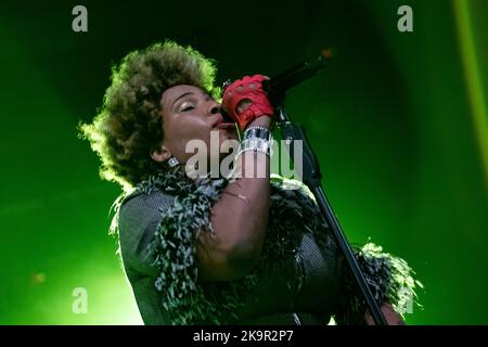 Oktober. 30. 2022. Zagreb, Kroatien - die berühmte amerikanische Sängerin Macy Gray, eine R&B- und Soul-Sängerin, die ein Live-Konzert aufführt Stockfoto