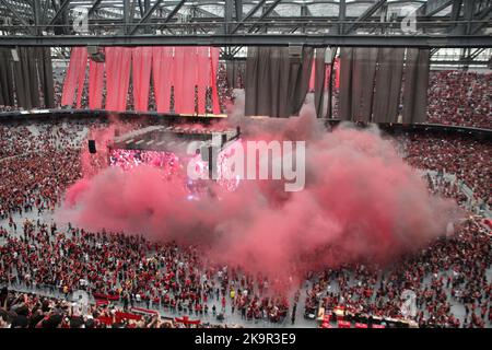 Curitiba, Parana, Brasilien. 29. Oktober 2022. Libertadores Soccer Cup - Finale: Athletico-Fans schauen sich das Spiel gegen Flamengo an. 29. Oktober 2022, Curitiba, Parana, Brasilien: Athletico Paranaense-Fans versammeln sich am Samstag (29) im Stadion Arena da Baixada in Curitiba, Parana, um das Spiel des Teams gegen Flamengo, das in der Stadt Guayaquil, Ecuador, zum Finale des Libertadores Soccer Cups stattfindet, zu beobachten. Bild: Edson De Souza/TheNews2 (Bild: © Edson De Souza/TheNEWS2 via ZUMA Press Wire) Stockfoto