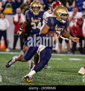 Annapolis, Maryland, USA. 29. Oktober 2022. Navy Quarterback XAVIER ARLINE (7) läuft mit dem Ball im Navy vs. Temple Fußballspiel im Navy-Marine Corps Memorial Stadium in Annapolis, Maryland am 29. Oktober 2022. (Bild: © Kai Dambach/ZUMA Press Wire) Bild: ZUMA Press, Inc./Alamy Live News Stockfoto