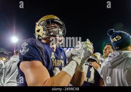 30. Oktober 2022, Annapolis, Maryland, USA: Navy Tight End JACKSON BOYER (91) feiert den Sieg nach dem Navy vs. Temple Fußballspiel im Navy-Marine Corps Memorial Stadium in Annapolis, Maryland am 29. Oktober 2022. (Bild: © Kai Dambach/ZUMA Press Wire) Bild: ZUMA Press, Inc./Alamy Live News Stockfoto