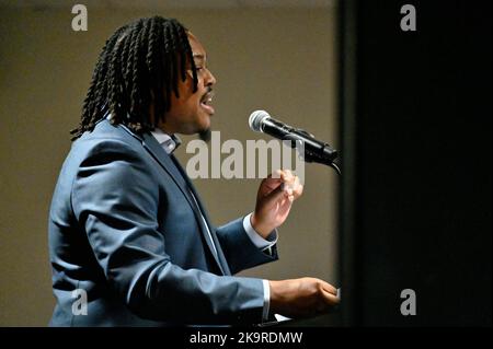 John Fetterman veranstaltet am 29. Oktober 2022 eine Kundgebung für eine Volksmenge an der Temple University in North Philadelphia, Pennsylvania, USA. Kredit: OOgImages/Alamy Live Nachrichten Stockfoto