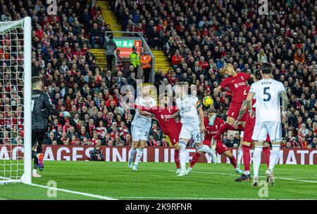 Liverpool. 30. Oktober 2022. Mohamed Salah (3. L) aus Liverpool erzielt beim Spiel der englischen Premier League zwischen Liverpool und Leeds United am 29. Oktober 2022 in Liverpool, Großbritannien, Punkte. Quelle: Xinhua/Alamy Live News Stockfoto