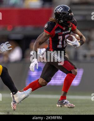 Ottawa, Kanada. 29 Okt 2022. Justin Hardy (18) von den Ottawa Redblacks in einem Spiel der Canadian Football League (CFL) zwischen den Hamilton Tiger-Cats bei den Ottawa Redblacks. Quelle: Sean Burges/Alamy Live News Stockfoto