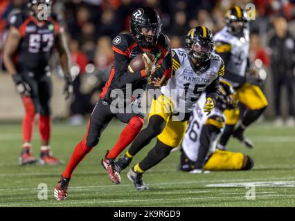 Ottawa, Kanada. 29 Okt 2022. Tyrie Adams (7) von den Ottawa Redblacks in einem Spiel der Canadian Football League (CFL) zwischen den Hamilton Tiger-Cats bei den Ottawa Redblacks. Quelle: Sean Burges/Alamy Live News Stockfoto