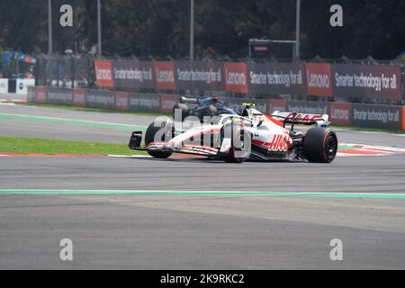 Mexiko-Stadt, Mexiko. 29. Oktober 2022. Haas FerrariÕs Mick Schumacher fährt Auto 47 während des Trainings auf dem Aerodromo Hermanos Rodriguez vor dem Formel 1 Grand Prix. Es ist 60 Jahre her, dass die erste Formel 1 nach Mexiko kam. Am Ende der Qualifikationsrunde startet Max Verstappen in der Formel 1 an der Pole-Position. Quelle: Lexie Harrison-Cripps/Alamy Live News Stockfoto