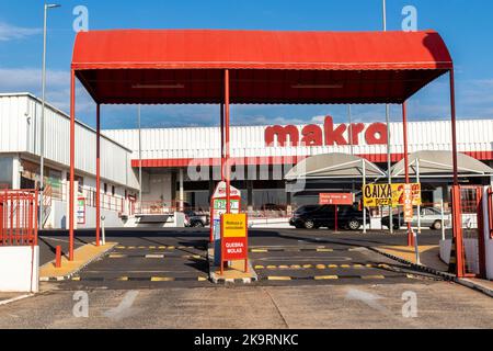 Marilia, Sao Paulo, Brasilien, 29. Juli 2022. Makro-Schild an der Abzweigung. Makro ist eine internationale Marke von Warehouse Clubs, auch Cash genannt und trägt in t Stockfoto