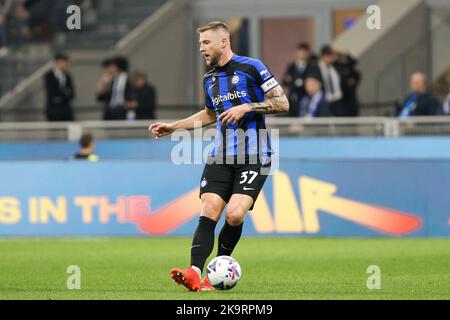 Mailand, Italien. 29. Oktober 2022. Italien, Mailand, 29 2022. oktober: Milan Skriniar (fc Inter Verteidiger) in der ersten Halbzeit beim Fußballspiel FC INTER vs SAMPDORIA, Serie A 2022-2023 day12 San Siro Stadion (Bildnachweis: © Fabrizio Andrea Bertani/Pacific Press via ZUMA Press Wire) Quelle: ZUMA Press, Inc./Alamy Live News Stockfoto