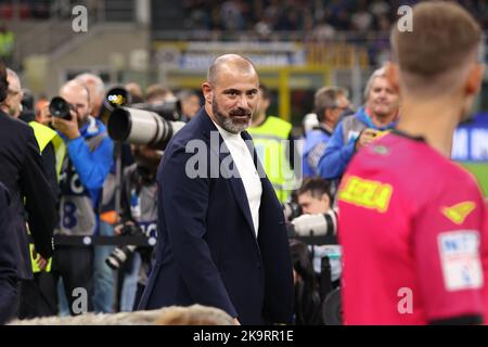 Mailand, Italien. 29. Oktober 2022. Italien, Mailand, 29 2022. oktober: Dejan Stankovic (Sampdoria-Manager) tritt während des Fußballspiels FC INTER vs SAMPDORIA, Serie A 2022-2023 day12 San Siro auf die Bank (Bild: © Fabrizio Andrea Bertani/Pacific Press via ZUMA Press Wire) Quelle: ZUMA Press, Inc./Alamy Live News Stockfoto