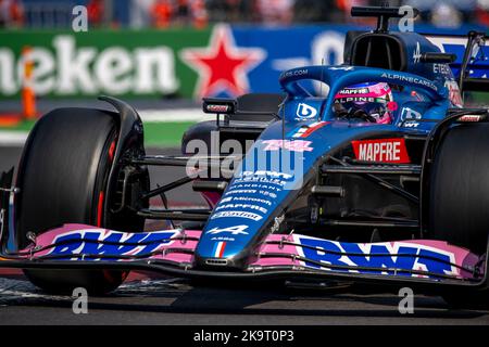 Mexiko-Stadt, Mexiko, 30.. Oktober 2022, Fernando Alonso aus Spanien startet um Alpine F1 . Qualifying, Runde 20 der Formel-1-Meisterschaft 2022. Kredit: Michael Potts/Alamy Live Nachrichten Stockfoto