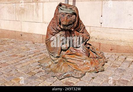 Stockholm, Schweden - 10. Juni 2018: Statue eines heimatlosen Fuchses Stockfoto