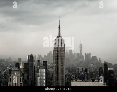 Monochrome Ansicht der Innenstadt von New York im klassischen Noir-Stil Stockfoto