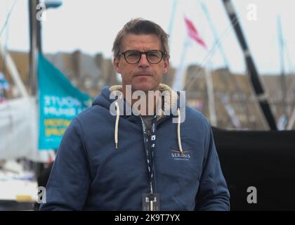 Jean Galfione Skipper CLASSE 40 SERENIS BERATUNG während der Route du Rhum-Destination Guadeloupe 2022, transatlantisches Solo-Rennen, Saint-Malo - Guadeloupe (6.562 Kilometer) am 29. Oktober 2022 in Saint-Malo, Frankreich. Foto von Laurent Lairys/ABACAPRESS.COM Quelle: Abaca Press/Alamy Live News Stockfoto