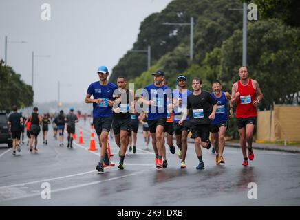 Auckland, Neuseeland. 30. Oktober 2022. Am 30. Oktober 2022 treten Läufer beim Auckland Marathon in Auckland, Neuseeland, an. Kredit: Zhao Gang/Xinhua/Alamy Live Nachrichten Stockfoto