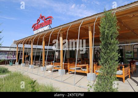 Zahratun Restaurant, Kyzylkum Desert, Bukhara Province, Usbekistan, Zentralasien Stockfoto