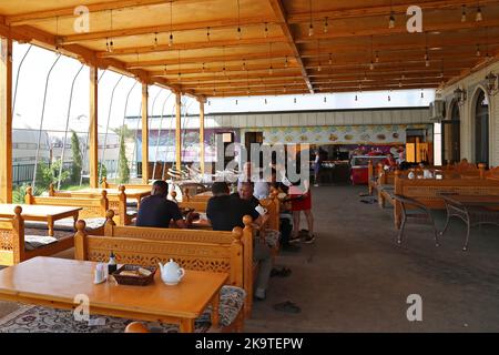 Zahratun Restaurant, Kyzylkum Desert, Bukhara Province, Usbekistan, Zentralasien Stockfoto