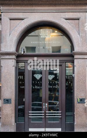 Liverpool, Großbritannien - 7. September 2022: Der Eingang zum Hard Days Night Hotel in Liverpool. Stockfoto