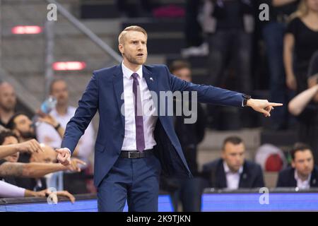 Bonn, Deutschland. 29. Oktober 2022. Cheftrainer Tuomas IISALO (BON, mi.) zeigt seinen Spielern die Richtung. Endstand 94:85, Basketball 1. Bundesliga/Telekom Baskets Bonn-BG Göttingen (Göttingen)/BON vs GOT/5. Spieltag, im TELEKOMDOME, am 29.. Oktober 2022 Credit: dpa/Alamy Live News Stockfoto