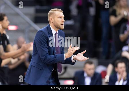 Bonn, Deutschland. 29. Oktober 2022. Cheftrainer Tuomas IISALO (BON, mi.) feuert seine Spieler an, klatscht. Endstand 94:85, Basketball 1. Bundesliga/Telekom Baskets Bonn-BG Göttingen (Göttingen)/BON vs GOT/5. Spieltag, im TELEKOMDOME, am 29.. Oktober 2022 Credit: dpa/Alamy Live News Stockfoto