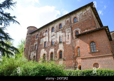 Pralormo, Italien, Mai 2022 die schöne Burg von Pralormo aus dem frühen 1200s Stockfoto