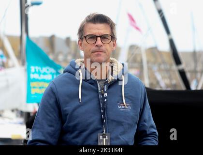 CLASSE 40, SERENIS CONSULTING, Skipper Jean Galfione beim Vorstart der Route du Rhum-Destination Guadeloupe 2022, transatlantisches Alleinrennen, Saint-Malo - Guadeloupe (6.562 Kilometer) am 29. Oktober 2022 in Saint-Malo, Frankreich - Foto Laurent Lairys / DPPI Quelle: DPPI Media/Alamy Live News Stockfoto