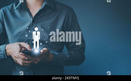 Konzepte für Human Resource oder HR Manager. Hand des Business-Administrator Planung Arbeitgeber wählt. Leader sucht gute Mitarbeiter mit Smartphone. M Stockfoto