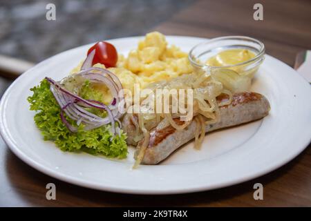 Bratwurst, Martinsbräu Brauerei und Restaurant, Freiburg im Breisgau, Deutschland Stockfoto