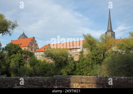 Blick auf das Hotel Vorderburg und den Kirchturm in Schlitz, Burg, Vogelsberg, Hessen, Deutschland Stockfoto