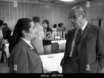 Am 10. Oktober 1971 feierte die Westdeutsche Frauenfriedensbewegung (WFFB) in Dortmund ihr 20.-jähriges Bestehen. Martin Niemöller, Deutschland Stockfoto