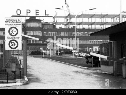Das Opel-Werk in Bochum, hier am 2. Februar 1972, wurde für eine Woche stillgelegt, Deutschland Stockfoto