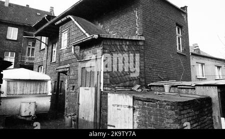 Trotz des eher baufälligen Zustands der Kollistensiedlung - hier am 26. Februar 1973 in Bottrop - plante die Firma Rag die Miete Stockfoto