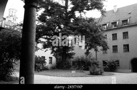 1521 von Jakob Fugger gegründet, hat die Fuggerei hier am 18 fotografiert. 9. 1973 in Augsburg- ist die älteste soziale Siedlung der Welt und ist Stockfoto