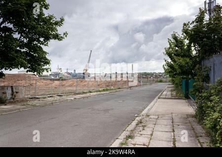 Birkenhead, Großbritannien: Lincoln Street, Bauarbeiten für Keepmoat Homes die Docklands-Wohnsiedlung Stockfoto
