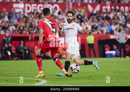 Sevilla, Spanien. 29. Oktober 2022. ISCO (22) des FC Sevilla beim LaLiga Santander-Spiel zwischen dem FC Sevilla und Rayo Vallecano im Estadio Ramon Sanchez Pizjuan in Sevilla. (Foto: Gonzales Photo/Alamy Live News Stockfoto