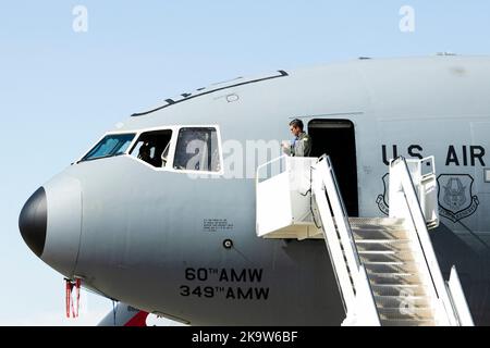 Die McDonnell Douglas KC-10 Extender ist ein amerikanisches Tanklagerflugzeug, das von der United States Air Force (USAF) betrieben wird. Die KC-10, eine militärische Version des dreimotorigen Verkehrsflugzeugs DC-10, wurde aus dem Advanced Tanker Cargo Aircraft Program entwickelt. . Edwards Air Force Base, Kalifornien, USA am 15. Oktober 2022. Foto von Tomas Arnoux/ABACAPRESS.COM Stockfoto