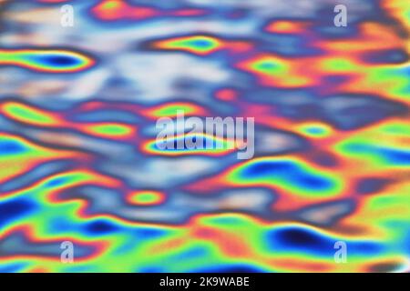 Bunte Welle auf der Wasseroberfläche auf dem Meer mit Effekt und Korn in Sonnenuntergang Hintergrund und Textur Stockfoto