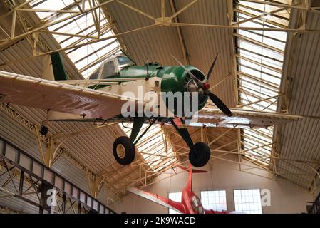 SPEYER, DEUTSCHLAND - OKTOBER 2022: Weiß-grünes Flugzeug PZL-106 Kruk im Technikmuseum Speyer. Stockfoto